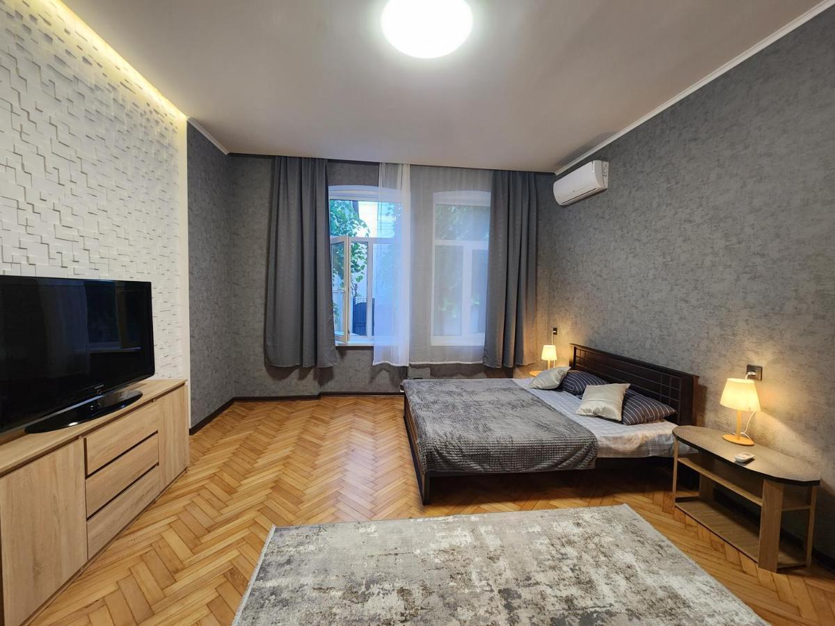 O.O.Apart.2 Chernivtsi Luaran gambar
